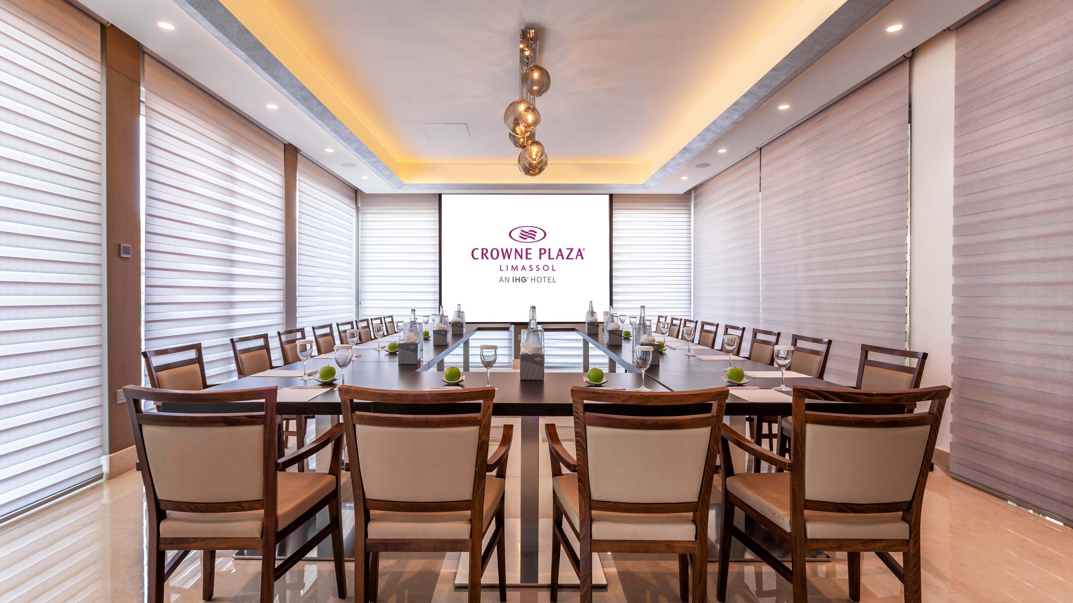 Hotel Crowne Plaza Limassol By Ihg Exterior foto