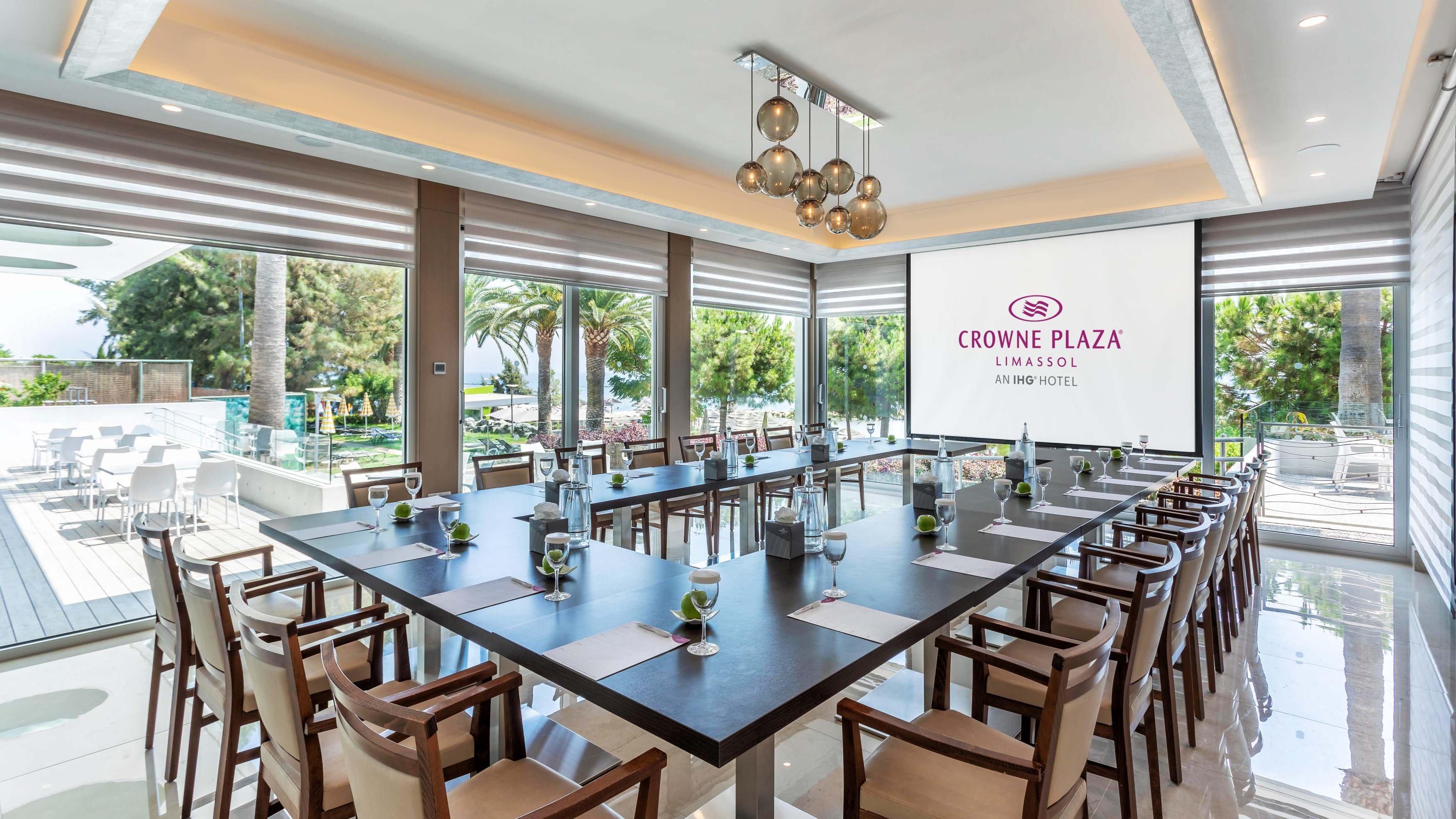 Hotel Crowne Plaza Limassol By Ihg Exterior foto