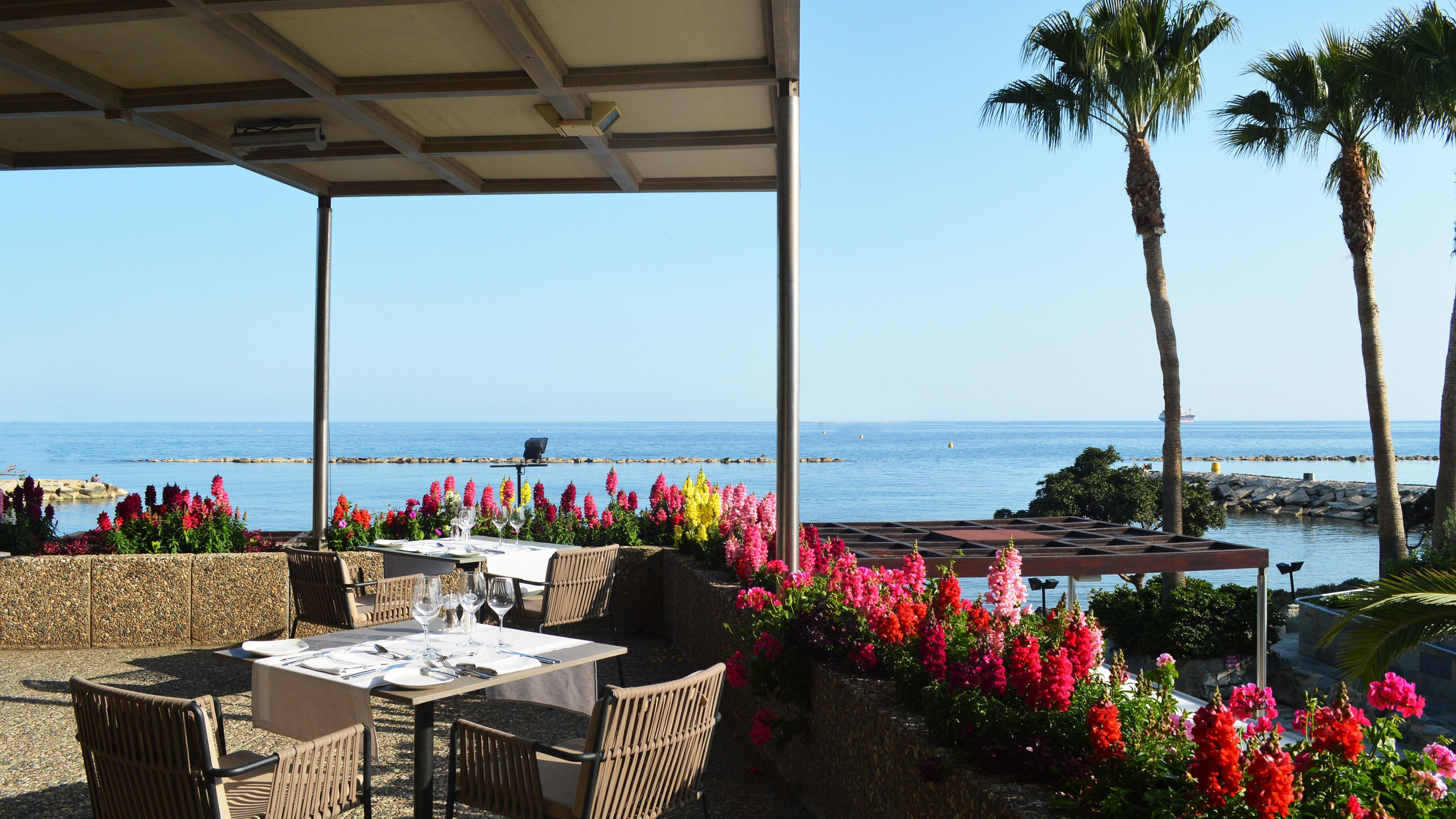 Hotel Crowne Plaza Limassol By Ihg Exterior foto