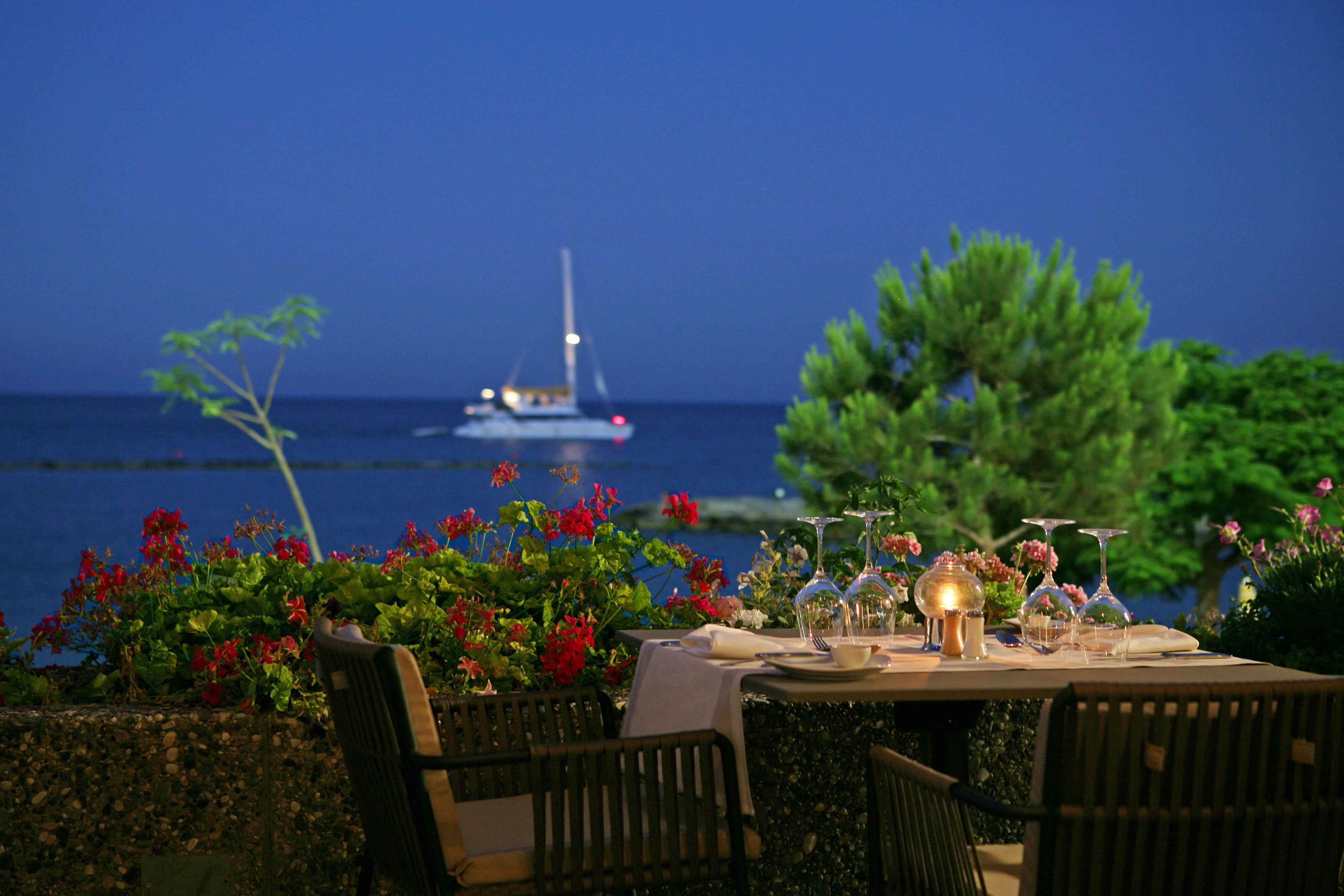Hotel Crowne Plaza Limassol By Ihg Exterior foto