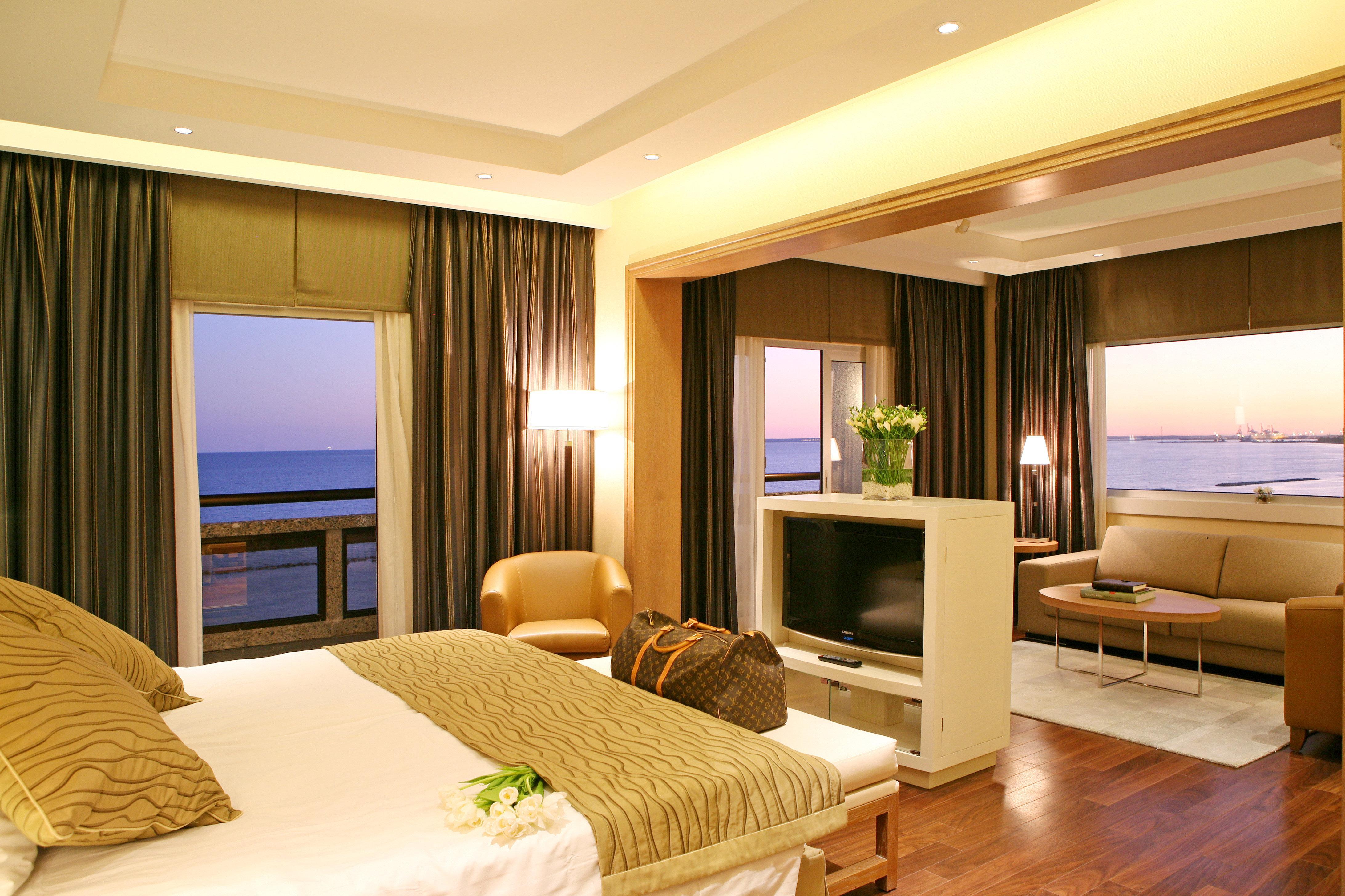 Hotel Crowne Plaza Limassol By Ihg Exterior foto
