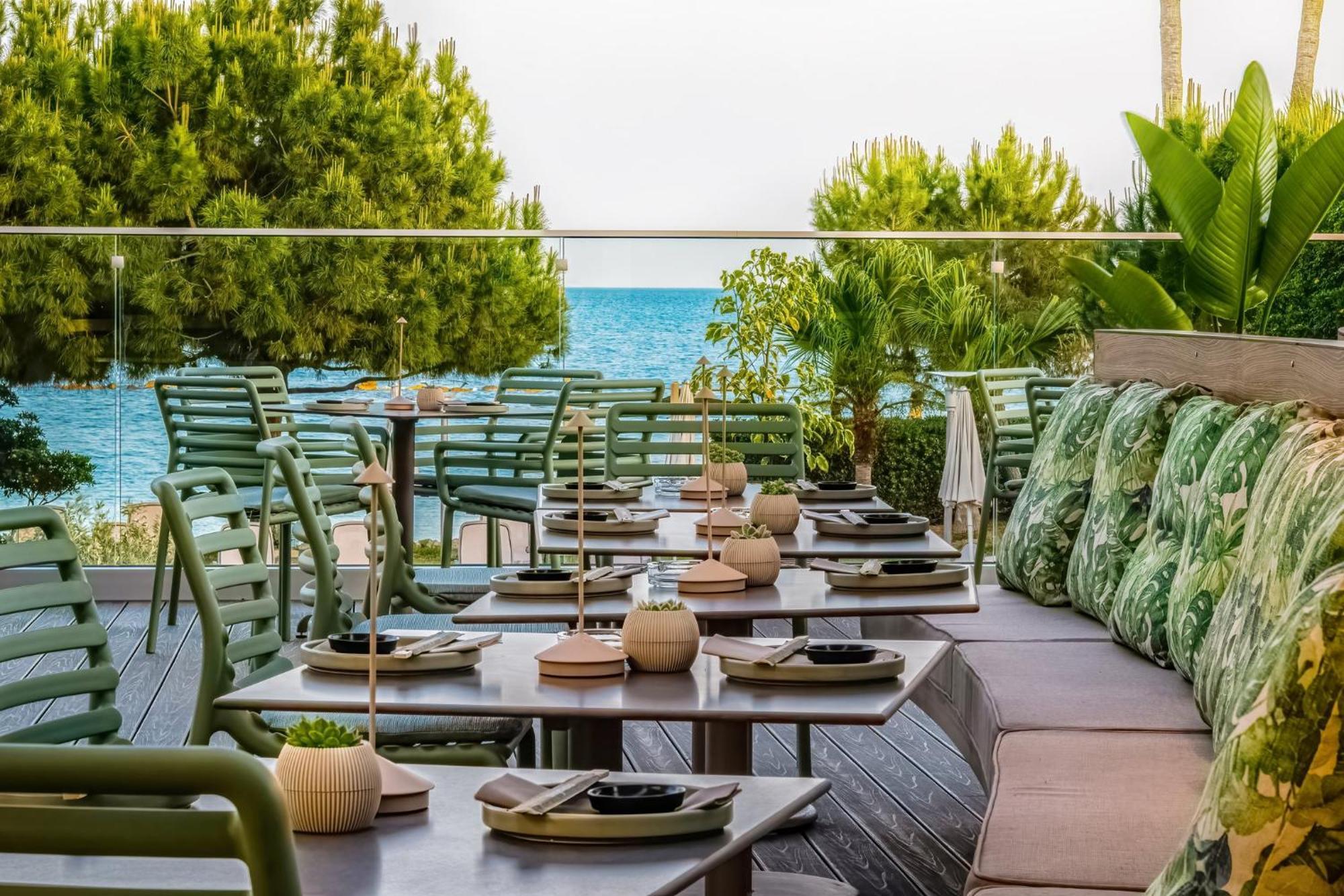 Hotel Crowne Plaza Limassol By Ihg Exterior foto