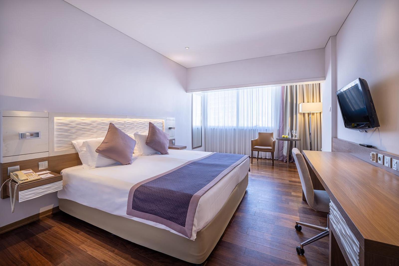 Hotel Crowne Plaza Limassol By Ihg Exterior foto
